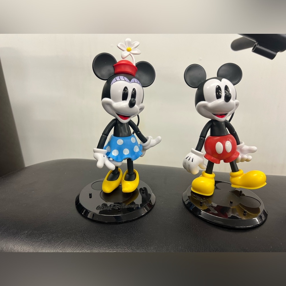 Disney Mickey and Minnie Mouse Collectible Figures - Picture 3 of 8